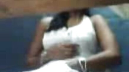 فاتنة يملأ جنس افلام جميع الثقوب